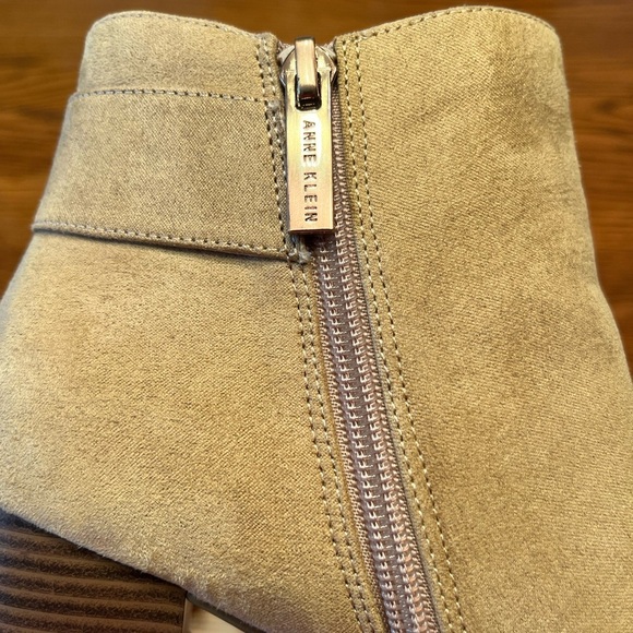Anne Klein Rina Stacked Heel Dress Booties Size 7 - Picture 12 of 14